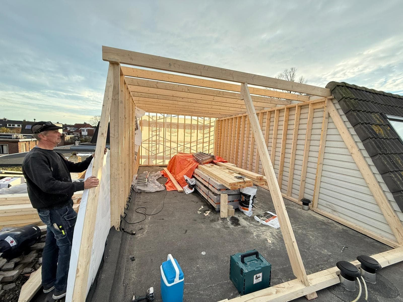 CONSTRUCTIEVE DOORBRAAK & BETON ZAGEN VOOR LUXE DAKOPBOUW.